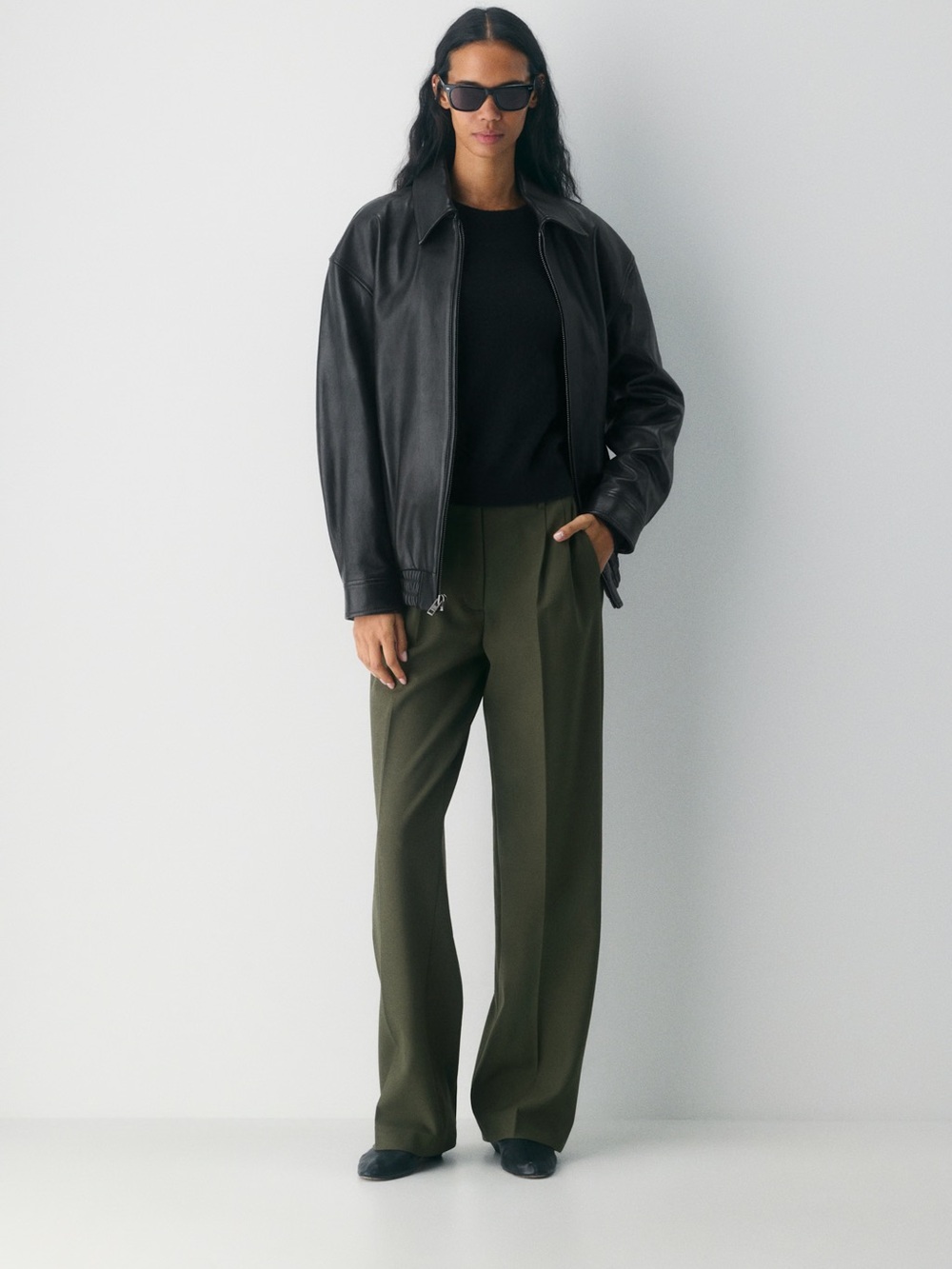 Aritzia The Effortless Pant Eversential in Dark Olive Size 4 TALL
